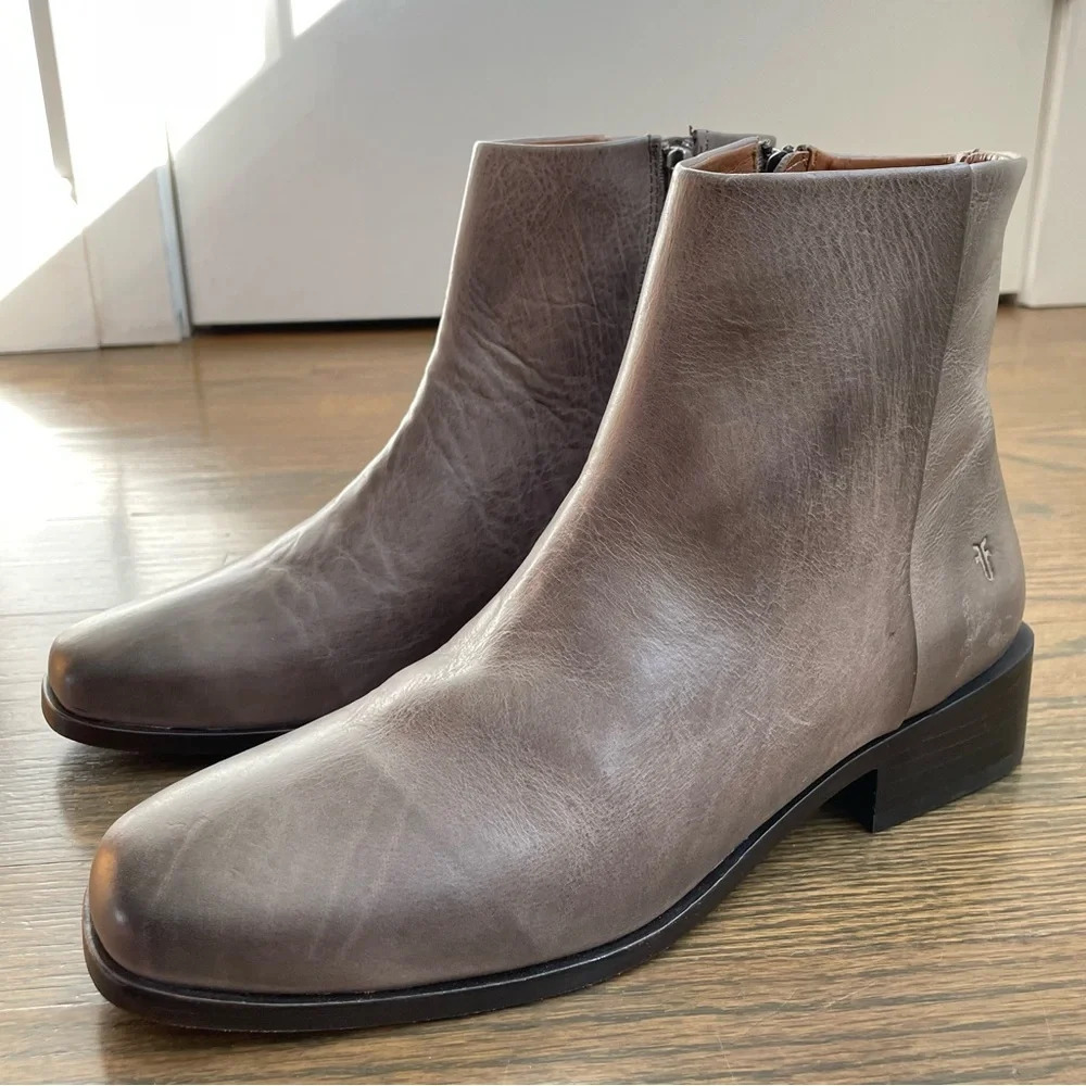 NEW FRYE River Inside Zip Bootie in Graphite